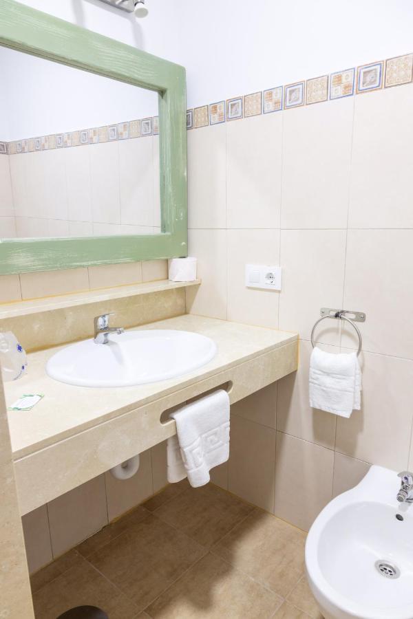 Hotel Marhava Conil De La Frontera Bagian luar foto