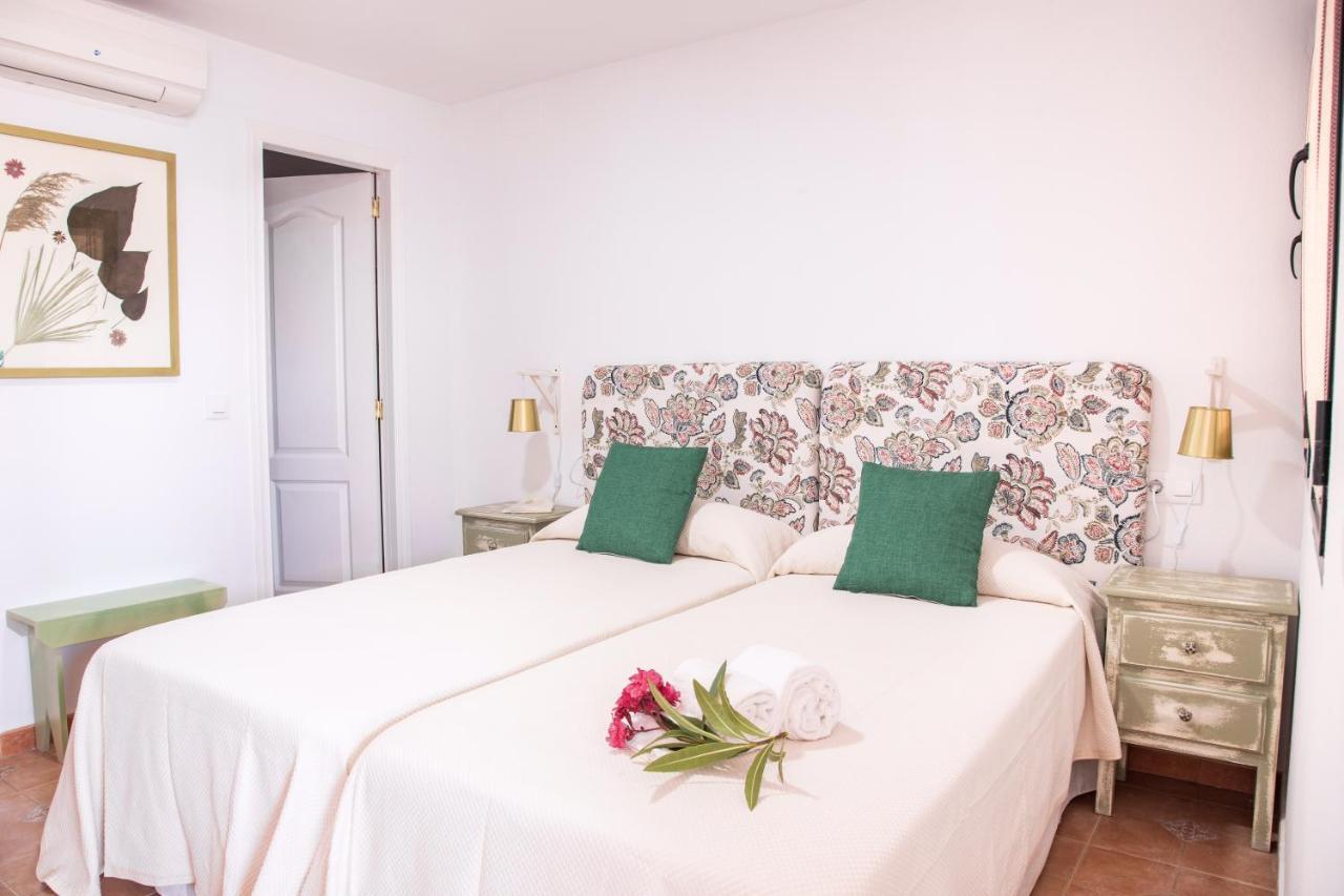 Hotel Marhava Conil De La Frontera Bagian luar foto